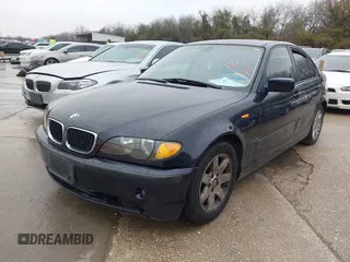 2005 BMW 3 Series 325i with VIN WBAEV33445KW16557, listed as a IAAI auction lot 41563840 with 228,001 mi miles. Bid and sale history available at carsss.com. Image 2.