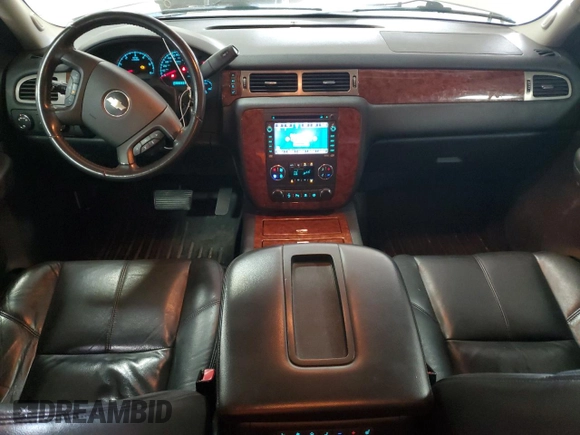 2008 Chevrolet Tahoe 3LT z VIN 1GNFK13088R228106, wystawiony jako Copart lot #59658525 z przebiegiem 177 243 mil mil oraz Czysty tytuł • Clean title. Historia ofert i sprzedaży dostępna na DreamBid. Obrazek 8.
