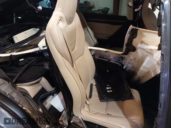 2016 Tesla Model X 70D with VIN 5YJXCBE2XGF025303, listed as a IAAI auction lot 41558869 with 77,793 mi miles and . Bid and sale history available at DreamBid. Image 8.
