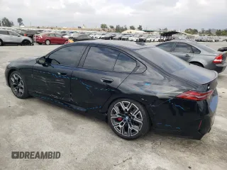 2024 BMW i5 M60 z VIN WBY43FK03RCP92888, wystawiony jako Copart lot #76619994 z przebiegiem 10 829 mil mil oraz Szkody całkowita. Historia ofert i sprzedaży dostępna na DreamBid. Obrazek 2.