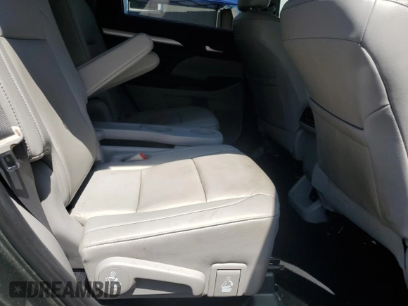 2019 Toyota Highlander SE z VIN 5TDJZRFH8KS705933, wystawiony jako Copart lot #61990425 z przebiegiem 65 839 mil mil oraz Szkoda całkowita • Salvage title. Historia ofert i sprzedaży dostępna na DreamBid. Obrazek 11.