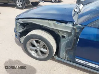 2007 Ford Mustang Deluxe with VIN 1ZVHT80N375356957, listed as a IAAI auction lot 41733622 with Not Provided miles and . Bid and sale history available at DreamBid. Image 6.