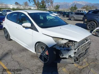 2015 Ford Focus ST with VIN 1FADP3L92FL380352, listed as a IAAI auction lot 41365139 with 136,226 mi miles. Bid and sale history available at carsss.com. Image 1.
