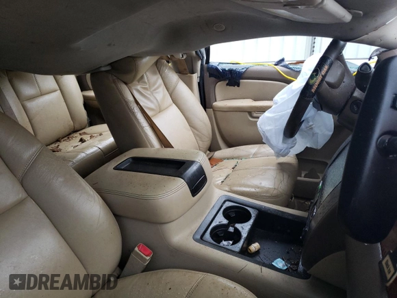 2011 GMC Sierra 2500HD SLT z VIN 1GT121C88BF114348, wystawiony jako Copart lot #43801915 z przebiegiem Nie podano mil oraz Nie do naprawy • Non repairable. Historia ofert i sprzedaży dostępna na DreamBid. Obrazek 7.