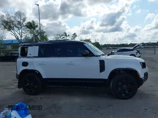 2022 Land Rover Defender X-Dynamic HSE z VIN SALE37RU8N2099697, wystawiony jako IAAI lot #42232267 z przebiegiem 35 863 mil mil oraz . Historia ofert i sprzedaży dostępna na DreamBid. Obrazek 13.