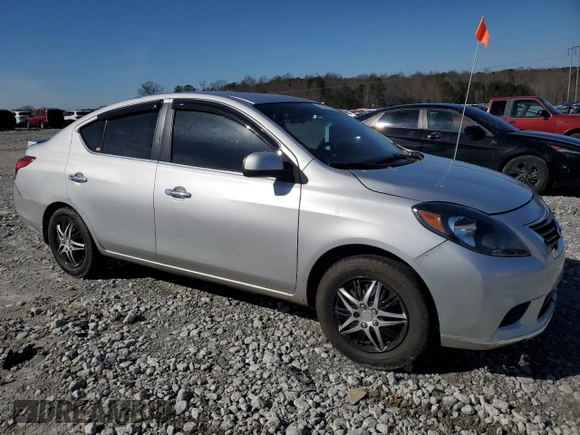 2013 Nissan Versa S Plus z VIN 3N1CN7AP3DL878245, wystawiony jako Copart lot #42694715 z przebiegiem 160 571 mil mil oraz Szkoda całkowita • Salvage title. Historia ofert i sprzedaży dostępna na DreamBid. Obrazek 4.