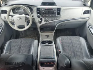 2012 Toyota Sienna SE z VIN 5TDXK3DC4CS200976, wystawiony jako Copart lot #60603595 z przebiegiem 264 300 mil mil oraz Czysty tytuł • Clean title. Historia ofert i sprzedaży dostępna na DreamBid. Obrazek 8.