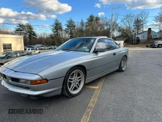 1997 BMW 8 Series z VIN WBAEF8325VCC31790, wystawiony jako Copart lot #85198614 z przebiegiem 115 638 mil mil oraz Czysty tytuł • Clean title. Historia ofert i sprzedaży dostępna na DreamBid. Obrazek 1.