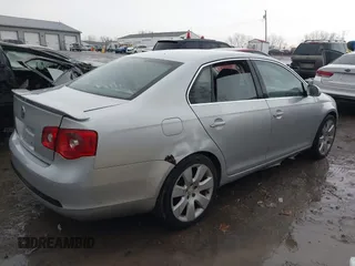 2005 Volkswagen Jetta 2.5L с VIN 3VWRF71K35M637013, выставлен на аукционе IAAI как лот 40970119 с пробегом 214 426 миль миль и . История ставок и продаж доступна на DreamBid. Изображение 4.
