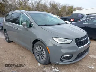2021 Chrysler Pacifica Hybrid Touring L z VIN 2C4RC1L78MR596371, wystawiony jako IAAI lot #39993913 z przebiegiem 64 830 mil mil oraz . Historia ofert i sprzedaży dostępna na DreamBid. Obrazek 1.