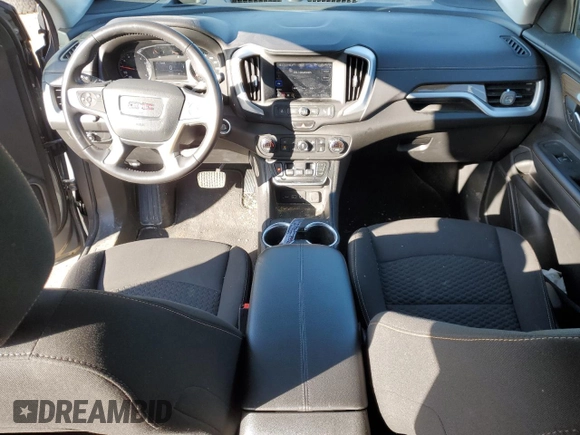 2021 GMC Terrain SLE z VIN 3GKALTEV4ML367207, wystawiony jako Copart lot #49842875 z przebiegiem 33 376 mil mil oraz Czysty tytuł • Clean title. Historia ofert i sprzedaży dostępna na DreamBid. Obrazek 8.