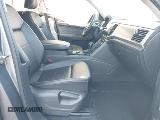 2022 Volkswagen Atlas SE z VIN 1V2HR2CA4NC523017, wystawiony jako IAAI lot #41754371 z przebiegiem 23 745 mil mil oraz . Historia ofert i sprzedaży dostępna na DreamBid. Obrazek 5.