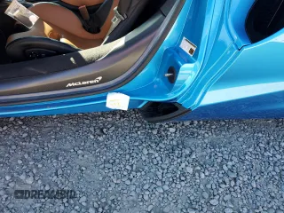 2023 McLaren Artura z VIN SBM16AEA2PW001739, wystawiony jako Copart lot #81910384 z przebiegiem 3871 mil mil oraz Szkody całkowita. Historia ofert i sprzedaży dostępna na DreamBid. Obrazek 12.