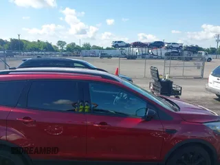 2017 Ford Escape SE z VIN 1FMCU9GD4HUA10240, wystawiony jako IAAI lot #42392522 z przebiegiem 82 325 mil mil oraz . Historia ofert i sprzedaży dostępna na DreamBid. Obrazek 13.