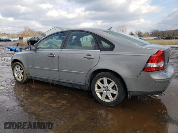2005 Volvo S40 with VIN YV1MS682X52051693, listed as a Copart auction lot 43822795 with 215,406 mi miles and Salvage Title. Bid and sale history available at carsss.com. Image 2.