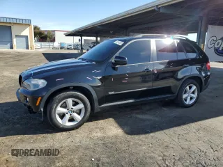 2008 BMW X5 3.0si z VIN 5UXFE43598L001053, wystawiony jako Copart lot #56243905 z przebiegiem 118 089 mil mil oraz Szkoda całkowita • Salvage title. Historia ofert i sprzedaży dostępna na DreamBid. Obrazek 1.