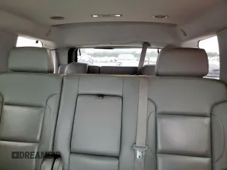 2015 Chevrolet Tahoe LT z VIN 1GNSCBKC5FR606232, wystawiony jako Copart lot #59944965 z przebiegiem 136 413 mil mil oraz Czysty tytuł • Clean title. Historia ofert i sprzedaży dostępna na DreamBid. Obrazek 10.