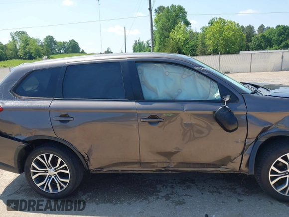 2018 Mitsubishi Outlander ES z VIN JA4AD2A39JZ071007, wystawiony jako IAAI lot #42114991 z przebiegiem 84 422 mil mil oraz . Historia ofert i sprzedaży dostępna na DreamBid. Obrazek 14.