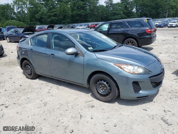 2013 Mazda Mazda3 i SV with VIN JM1BL1TG5D1767597, listed as a Copart auction lot 62469224 with NaN miles and Clean Title. Bid and sale history available at carsss.com. Image 4.