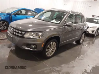 2016 Volkswagen Tiguan SE z VIN WVGBV7AX3GW507850, wystawiony jako IAAI lot #41303866 z przebiegiem 97 989 mil mil oraz . Historia ofert i sprzedaży dostępna na DreamBid. Obrazek 2.