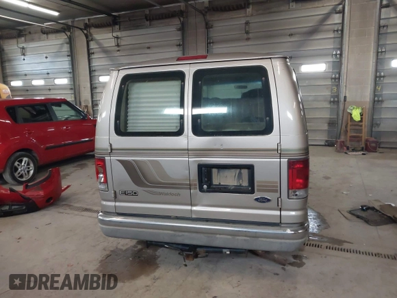 2002 Ford Econoline Cargo Recreational with VIN 1FDRE14L22HB53224, listed as a IAAI auction lot 41967017 with 202,065 mi miles. Bid and sale history available at carsss.com. Image 16.