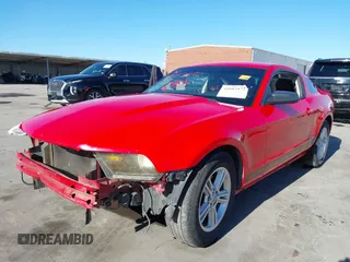 2011 Ford Mustang V6 z VIN 1ZVBP8AM2B5115755, wystawiony jako IAAI lot #41683472 z przebiegiem 183 219 mil mil oraz . Historia ofert i sprzedaży dostępna na DreamBid. Obrazek 2.