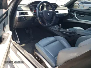 2008 BMW 3 Series M3 z VIN WBSWL93588P331272, wystawiony jako Copart lot #64415684 z przebiegiem 102 565 mil mil oraz Szkoda całkowita • Salvage title. Historia ofert i sprzedaży dostępna na DreamBid. Obrazek 8.