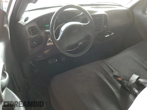 2001 Ford F-150 XL with VIN 2FTPF17Z41CA93204, listed as a Copart auction lot 86637324 with 121,331 mi miles and Salvage title. Bid and sale history available at DreamBid. Image 8.