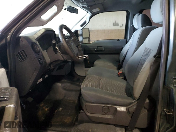 2015 Ford F-250 Lariat z VIN 1FT7W2B68FEB84934, wystawiony jako Copart lot #57638125 z przebiegiem 140 413 mil mil oraz Czysty tytuł • Clean title. Historia ofert i sprzedaży dostępna na DreamBid. Obrazek 7.