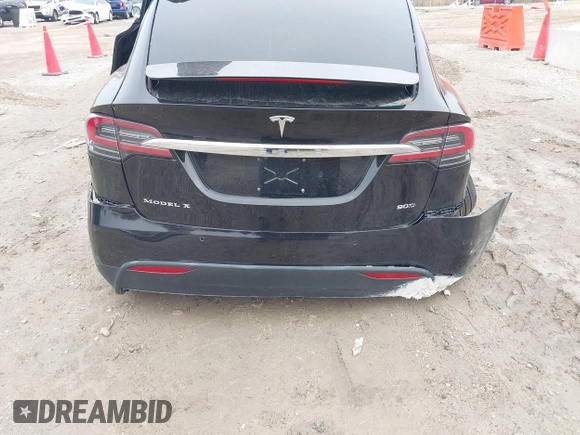 2017 Tesla Model X 90D z VIN 5YJXCBE26HF044710, wystawiony jako IAAI lot #40816228 z przebiegiem Nie podano mil oraz . Historia ofert i sprzedaży dostępna na DreamBid. Obrazek 20.
