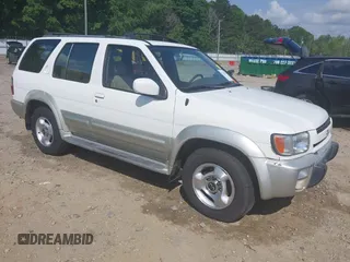 1998 Infiniti QX4 z VIN JNRAR05Y9WW020956, wystawiony jako IAAI lot #42169231 z przebiegiem 99 999 mil mil oraz . Historia ofert i sprzedaży dostępna na DreamBid. Obrazek 1.