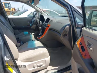 2001 Lexus RX 300 z VIN JTJHF10U210197570, wystawiony jako IAAI lot #42371215 z przebiegiem 213 357 mil mil oraz . Historia ofert i sprzedaży dostępna na DreamBid. Obrazek 5.