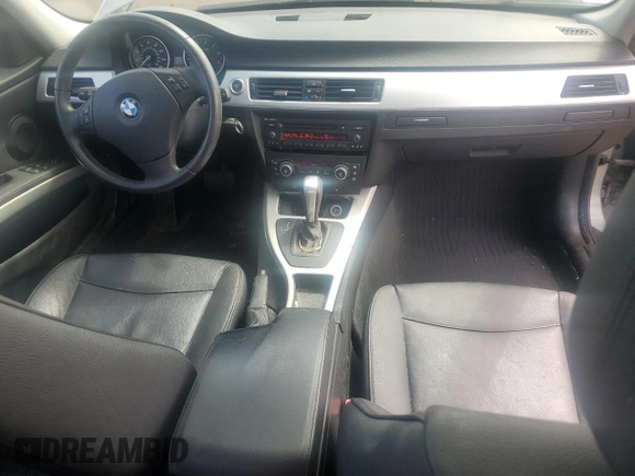 2008 BMW 3 Series 328xi z VIN WBAVC93508K038897, wystawiony jako Copart lot #56096765 z przebiegiem 155 089 mil mil oraz Szkoda całkowita • Salvage title. Historia ofert i sprzedaży dostępna na DreamBid. Obrazek 8.