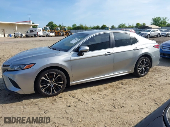 2018 Toyota Camry LE z VIN JTNB11HK7J3045966, wystawiony jako IAAI lot #42069246 z przebiegiem 138 960 mil mil oraz . Historia ofert i sprzedaży dostępna na DreamBid. Obrazek 14.