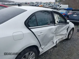 2015 Volkswagen Jetta Sedan 1.8T SE with VIN 3VWD17AJ6FM237674, listed as a IAAI auction lot 41613054 with 71,325 mi miles. Bid and sale history available at carsss.com. Image 6.