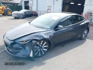 2024 Tesla Model 3 z VIN 5YJ3E1EA4RF742745, wystawiony jako IAAI lot #42085235 z przebiegiem 28 094 mil mil oraz . Historia ofert i sprzedaży dostępna na DreamBid. Obrazek 2.