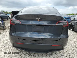 2024 Tesla Model Y with VIN 7SAYGDED2RF040079, listed as a Copart auction lot 57237054 with 2,549 mi miles and Non Repairable. Bid and sale history available at DreamBid. Image 6.