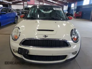 2010 MINI Hardtop S с VIN WMWMF7C53ATZ72835, выставлен на аукционе Copart как лот 57781635 с пробегом 78 931 миль миль и Чистый • Clean title. История ставок и продаж доступна на DreamBid. Изображение 5.