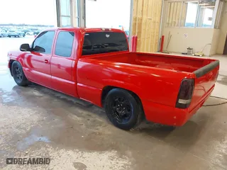 2000 Chevrolet Silverado 1500 LS with VIN 2GCEC19T6Y1406669, listed as a IAAI auction lot 41174150 with 260,880 mi miles. Bid and sale history available at carsss.com. Image 3.
