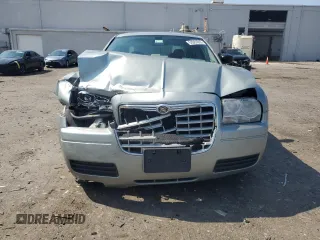 2006 Chrysler 300 with VIN 2C3KA43R36H484102, listed as a Copart auction lot 53086605 with 152,474 mi miles and Clean Title. Bid and sale history available at carsss.com. Image 5.