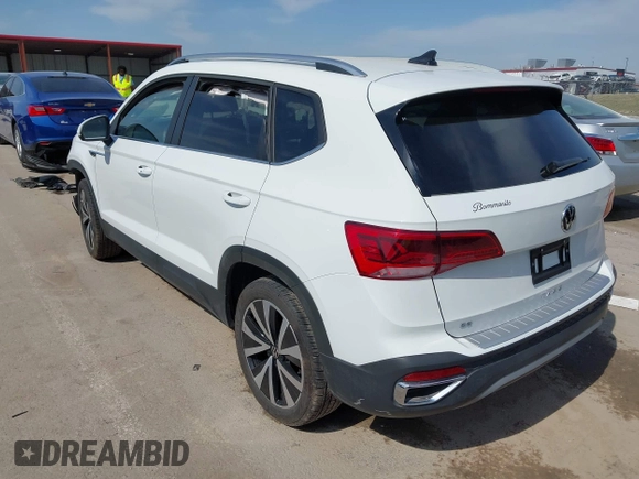 2024 Volkswagen Taos SE z VIN 3VVSX7B25RM071752, wystawiony jako IAAI lot #41775176 z przebiegiem 11 262 mil mil oraz . Historia ofert i sprzedaży dostępna na DreamBid. Obrazek 3.