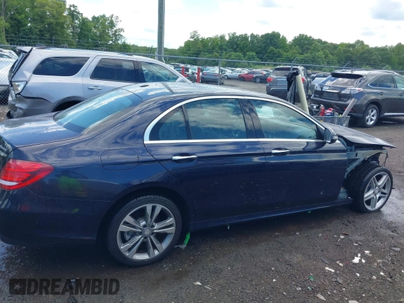 2018 Mercedes-Benz E 300 z VIN WDDZF4KB7JA432582, wystawiony jako IAAI lot #42220866 z przebiegiem 52 437 mil mil oraz . Historia ofert i sprzedaży dostępna na DreamBid. Obrazek 14.