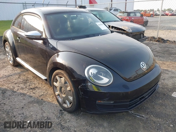 2013 Volkswagen Beetle 2.5L w/Sun/Sound/Nav с VIN 3VWJP7AT7DM677581, выставлен на аукционе IAAI как лот 42429868 с пробегом Не указан миль и . История ставок и продаж доступна на DreamBid. Изображение 1.