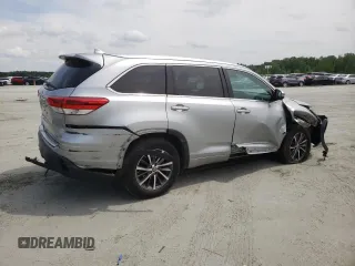 2017 Toyota Highlander XLE z VIN 5TDJZRFH7HS371631, wystawiony jako Copart lot #57122355 z przebiegiem 97 918 mil mil oraz Szkoda całkowita • Salvage title. Historia ofert i sprzedaży dostępna na DreamBid. Obrazek 3.