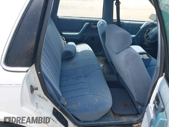 1996 Oldsmobile Cutlass Ciera 1SA VX5 z VIN 1G3AJ55MXT6302925, wystawiony jako IAAI lot #42310514 z przebiegiem 130 963 mil mil oraz . Historia ofert i sprzedaży dostępna na DreamBid. Obrazek 8.