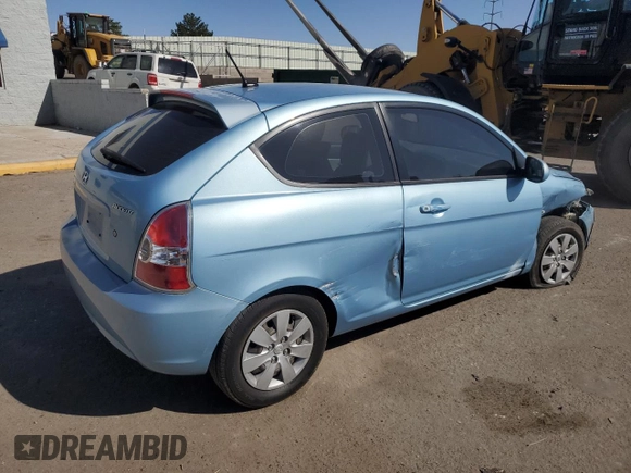 2010 Hyundai Accent GS z VIN KMHCM3AC4AU174333, wystawiony jako Copart lot #54440125 z przebiegiem 63 312 mil mil oraz Szkoda całkowita • Salvage title. Historia ofert i sprzedaży dostępna na DreamBid. Obrazek 3.