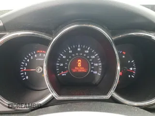 2013 Kia Optima LX z VIN 5XXGM4A72DG175781, wystawiony jako Copart lot #58235885 z przebiegiem 180 949 mil mil oraz Szkody całkowita. Historia ofert i sprzedaży dostępna na DreamBid. Obrazek 9.
