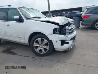 2015 Ford Expedition Platinum z VIN 1FMJU1LT8FEF18854, wystawiony jako IAAI lot #42127115 z przebiegiem 178 647 mil mil oraz . Historia ofert i sprzedaży dostępna na DreamBid. Obrazek 17.