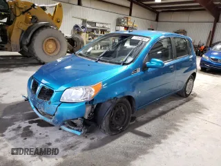 2009 Pontiac G3 z VIN KL2TD66E99B639067, wystawiony jako Copart lot #72698044 z przebiegiem 108 207 mil mil oraz Szkody całkowita. Historia ofert i sprzedaży dostępna na DreamBid. Obrazek 1.