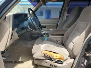 1994 Ford Explorer Eddie Bauer z VIN 1FMDU32X8RUA78299, wystawiony jako Copart lot #56735765 z przebiegiem 678 821 mil mil oraz Szkoda całkowita • Salvage title. Historia ofert i sprzedaży dostępna na DreamBid. Obrazek 7.